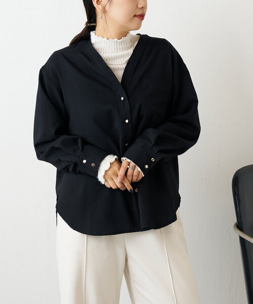 Jena espace merveilleux(ジェナ エスパスメルヴェイユ)の「金ボタントロミVシャツ(シャツ/ブラウス・レディース・ブラック/オフホワイト/グリーン・FREE)」の22枚目の写真