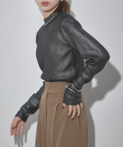 Cassette Chart(カセットチャート)の「【MAISON BREEZE reveur】high neck foil print rib knit 箔プリントハイネックニット(ニット/セーター・レディース・ブラック/グレー・FREE)」の2枚目の写真