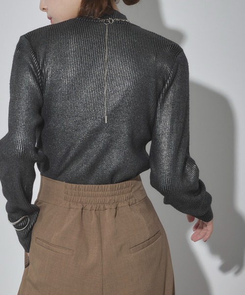 Cassette Chart(カセットチャート)の「【MAISON BREEZE reveur】high neck foil print rib knit 箔プリントハイネックニット(ニット/セーター・レディース・ブラック/グレー・FREE)」の4枚目の写真