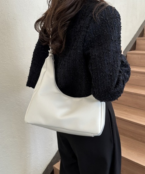 mebole(メボレ)の「くしゅくしゅハンドルribbonショルダー(ショルダーバッグ・レディース・ホワイト/ブラック/ブラウン/シルバー/ゴールド・FREE)」の8枚目の写真