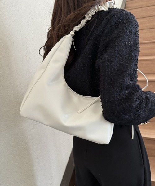 mebole(メボレ)の「くしゅくしゅハンドルribbonショルダー(ショルダーバッグ・レディース・ホワイト/ブラック/ブラウン/シルバー/ゴールド・FREE)」の9枚目の写真