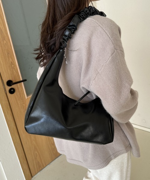mebole(メボレ)の「くしゅくしゅハンドルribbonショルダー(ショルダーバッグ・レディース・ホワイト/ブラック/ブラウン/シルバー/ゴールド・FREE)」の19枚目の写真