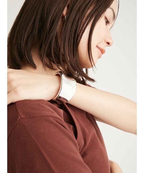 emmi（エミ）の「ワイドバングル（バングル/リストバンド・レディース・ゴールド/シルバー・FREE）」の4枚目の写真