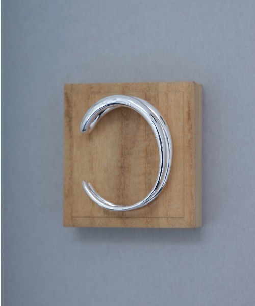 emmi（エミ）の「ワイドバングル（バングル/リストバンド・レディース・ゴールド/シルバー・FREE）」の3枚目の写真