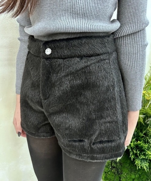 ipugo(イプゴ)の「ipugo/イプゴ シャギーショートパンツ(その他パンツ・レディース・ホワイト/ブラック・S/M)」の13枚目の写真