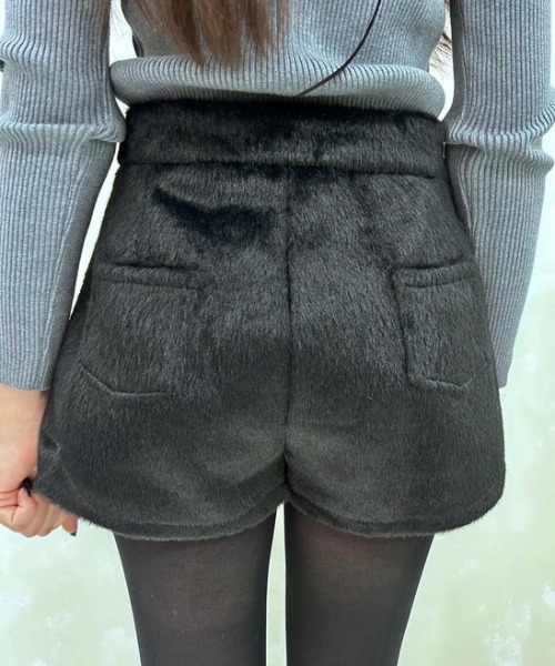 ipugo(イプゴ)の「ipugo/イプゴ シャギーショートパンツ(その他パンツ・レディース・ホワイト/ブラック・S/M)」の14枚目の写真