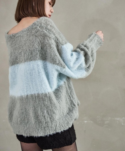 Fashion Letter(ファッションレター)の「モヘアVネック クロップドニット(ニット/セーター・レディース・ライトグレー/チャコール/アイボリー・M)」の3枚目の写真