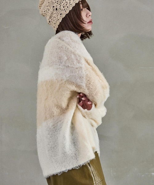 Fashion Letter(ファッションレター)の「モヘアVネック クロップドニット(ニット/セーター・レディース・ライトグレー/チャコール/アイボリー・M)」の9枚目の写真
