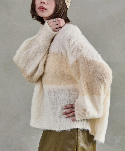 Fashion Letter(ファッションレター)の「モヘアVネック クロップドニット(ニット/セーター・レディース・ライトグレー/チャコール/アイボリー・M)」の11枚目の写真