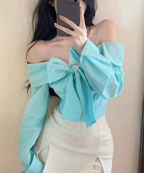 gossip!ロサンゼルス(ゴシップロサンゼルス)の「Y2K 肩開き リボン ワンショルダーシャツ オフショルダー シャツ(その他トップス・レディース・ホワイト/ブルー・FREE)」の9枚目の写真