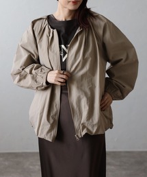 Fizz（フィズ）の「ゆったりタックバルーンブルゾン（ノーカラージャケット）」