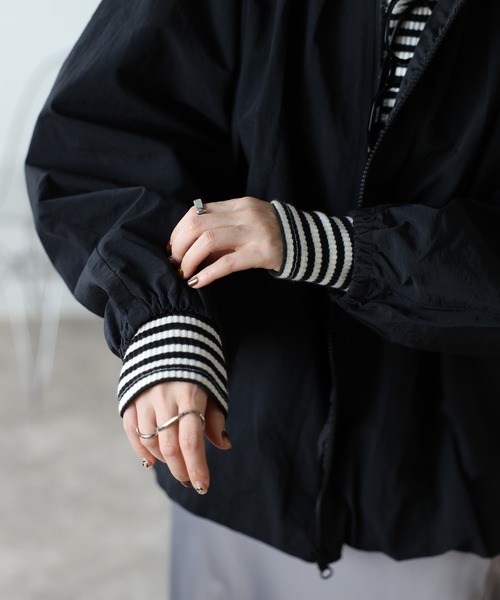 Fizz(フィズ)の「ゆったりタックバルーンブルゾン(ノーカラージャケット・レディース・ブラック/ベージュ/アイボリー/チャコール・M)」の12枚目の写真