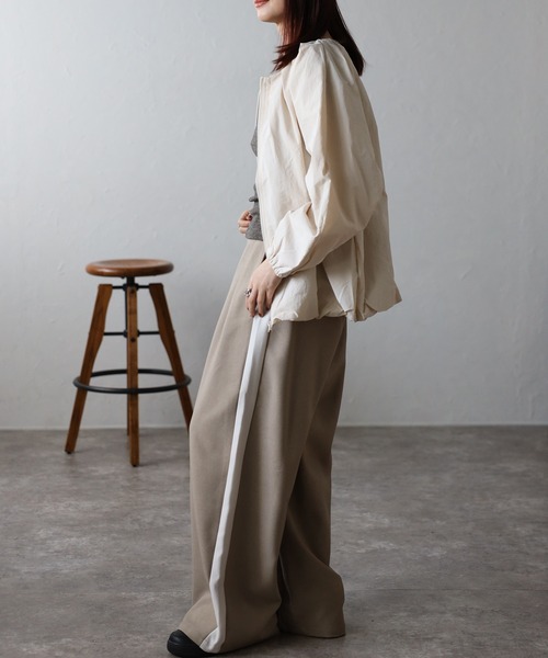 Fizz(フィズ)の「ゆったりタックバルーンブルゾン(ノーカラージャケット・レディース・ブラック/ベージュ/アイボリー/チャコール・M)」の7枚目の写真