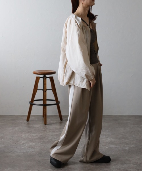 Fizz(フィズ)の「ゆったりタックバルーンブルゾン(ノーカラージャケット・レディース・ブラック/ベージュ/アイボリー/チャコール・M)」の6枚目の写真