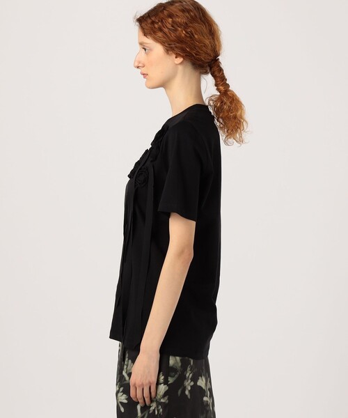 BAUM UND PFERDGARTEN(バウムウンドヘルガーデン)の「BAUM UND PFERDGARTEN コサージュTシャツ(Tシャツ/カットソー・レディース・ブラック/ホワイト・S)」の5枚目の写真
