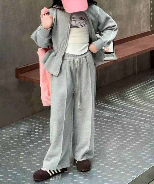 aimoha（アイモハ）の「【aimoha KIDS】スポーティセットアップ（セットアップ・キッズ・ベージュ/ブラック/グレー・150/140/130/120/110）」の3枚目の写真