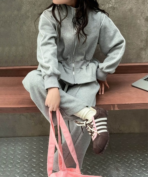 aimoha（アイモハ）の「【aimoha KIDS】スポーティセットアップ（セットアップ・キッズ・ベージュ/ブラック/グレー・150/140/130/120/110）」の14枚目の写真