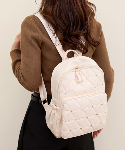 florist(フローリスト)の「【撥水加工・軽い◎】ダイヤキルトラウンドリュック/レディースバッグ(バックパック/リュック・レディース・オフホワイト/ブラック/グレイッシュベージュ/ブラウン・FREE)」の2枚目の写真