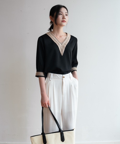 maison de LATIR（メゾンドラティール）の「一枚で夏服にピッタリな刺繍デザインVネック上品ブラウス（シャツ/ブラウス・レディース・ブラック/ネイビー/ホワイト・L/M/LL）」の19枚目の写真