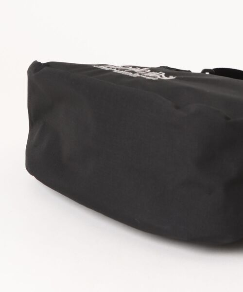 Manhattan Portage（マンハッタンポーテージ）の「DUET ACTION BAG（ショルダーバッグ・メンズ・ブルー/ブラック・SMALL）」の4枚目の写真