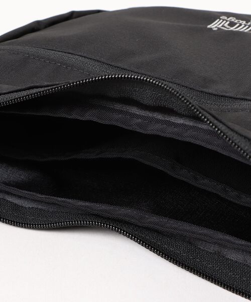 Manhattan Portage（マンハッタンポーテージ）の「DUET ACTION BAG（ショルダーバッグ・メンズ・ブルー/ブラック・SMALL）」の3枚目の写真