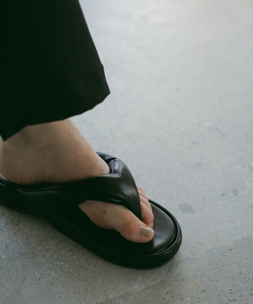 MANOF(マノフ)の「PADDED TWIST SANDAL(サンダル・レディース・アイボリー/ブラック・36/37/38)」の6枚目の写真