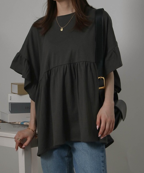 Social GIRL（ソーシャルガール）の「袖フリルペプラムトップス オーバーサイズTシャツ（Tシャツ/カットソー・レディース・アイボリー/ブラック/チャコール・M）」の3枚目の写真