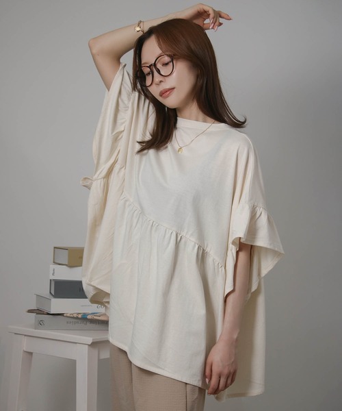 Social GIRL（ソーシャルガール）の「袖フリルペプラムトップス オーバーサイズTシャツ（Tシャツ/カットソー・レディース・アイボリー/ブラック/チャコール・M）」の2枚目の写真