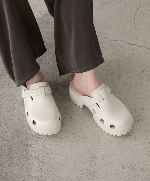 MOHI（モヒ）の「【forksy.】MOHI/モヒ 厚底タンクソール サボサンダル（サンダル・レディース・ブラック/ホワイト・37/38/39/40）」の6枚目の写真