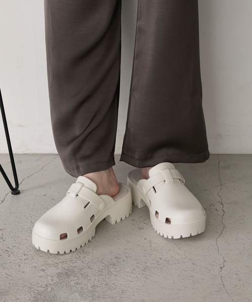 MOHI（モヒ）の「【forksy.】MOHI/モヒ 厚底タンクソール サボサンダル（サンダル・レディース・ブラック/ホワイト・37/38/39/40）」の9枚目の写真