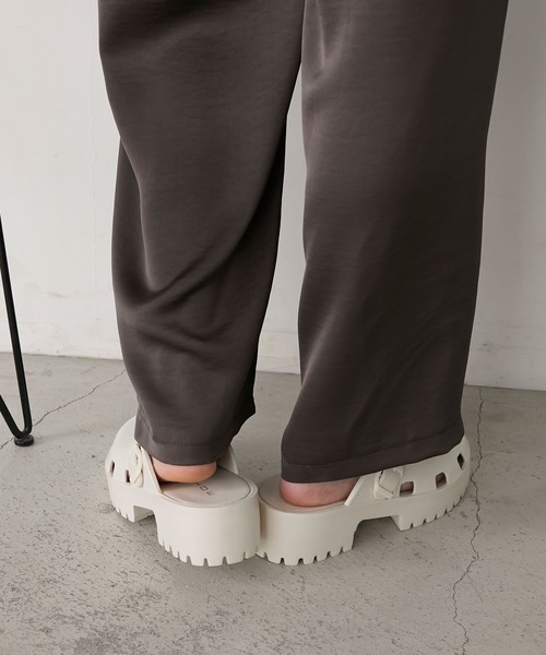 MOHI（モヒ）の「【forksy.】MOHI/モヒ 厚底タンクソール サボサンダル（サンダル・レディース・ブラック/ホワイト・37/38/39/40）」の12枚目の写真