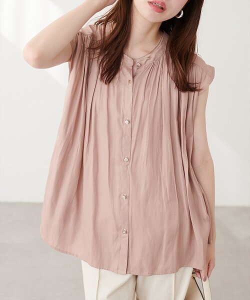 natural couture（ナチュラルクチュール）の「とろみサテンノースリーブギャザーブラウス（シャツ/ブラウス・レディース・チャコールグレー/アイボリー/ピンクベージュ/サックスブルー/グレイッシュベージュ/ラベンダー/ネイビー・FREE）」の7枚目の写真