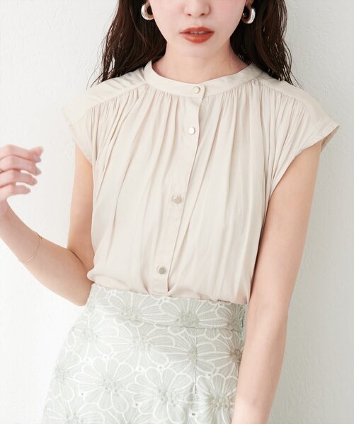 natural couture（ナチュラルクチュール）の「とろみサテンノースリーブギャザーブラウス（シャツ/ブラウス・レディース・チャコールグレー/アイボリー/ピンクベージュ/サックスブルー/グレイッシュベージュ/ラベンダー/ネイビー・FREE）」の9枚目の写真