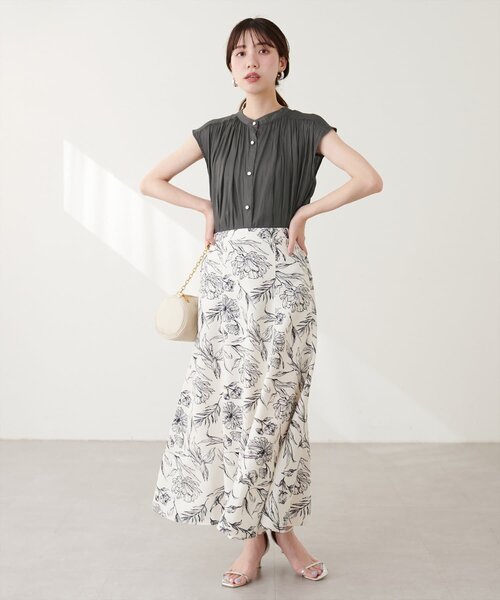 natural couture（ナチュラルクチュール）の「とろみサテンノースリーブギャザーブラウス（シャツ/ブラウス・レディース・チャコールグレー/アイボリー/ピンクベージュ/サックスブルー/グレイッシュベージュ/ラベンダー/ネイビー・FREE）」の15枚目の写真