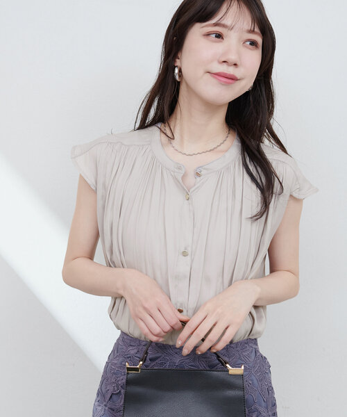 natural couture（ナチュラルクチュール）の「とろみサテンノースリーブギャザーブラウス（シャツ/ブラウス・レディース・チャコールグレー/アイボリー/ピンクベージュ/サックスブルー/グレイッシュベージュ/ラベンダー/ネイビー・FREE）」の17枚目の写真