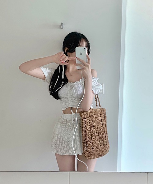 NANEA（ナネア）の「総レースオフショルダートップス＆フレアスカート　2点セットスイムウェア（水着・レディース・ブラック/ホワイト・LARGE/MEDIUM/SMALL）」の13枚目の写真