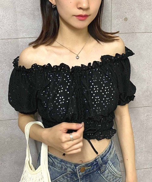 NANEA（ナネア）の「総レースオフショルダートップス＆フレアスカート　2点セットスイムウェア（水着・レディース・ブラック/ホワイト・LARGE/MEDIUM/SMALL）」の8枚目の写真