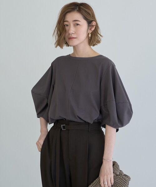 YECCA VECCA（イェッカヴェッカ）の「バルーンスリーブプルオーバー（Tシャツ/カットソー・レディース・ブラック/オフホワイト/チャコールグレー・FREE）」の3枚目の写真