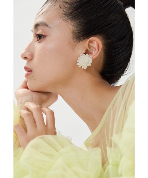 niana(ニアナ)の「ブルーミングパールイヤリング 両耳 ビーズ 花 結婚式 二次会 同窓会 成人式 パーティー お呼ばれ オケージョン フォーマル(イヤリング・レディース・ゴールド・FREE)」の8枚目の写真