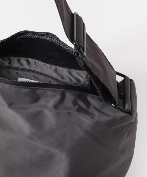 YAKPAK(ヤックパック)の「『別注』YAKPAK×DOORS SHOULDER BAG M(ショルダーバッグ・メンズ・ブラウン/ホワイト/ブラック/チャコールグレー・-)」の8枚目の写真