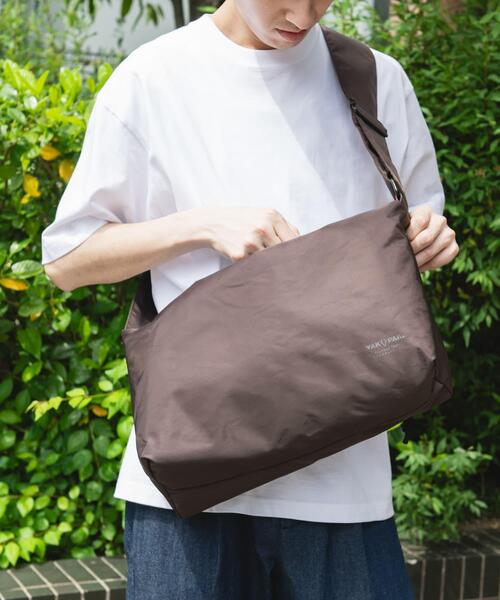 YAKPAK(ヤックパック)の「『別注』YAKPAK×DOORS SHOULDER BAG M(ショルダーバッグ・メンズ・ブラウン/ホワイト/ブラック/チャコールグレー・-)」の10枚目の写真
