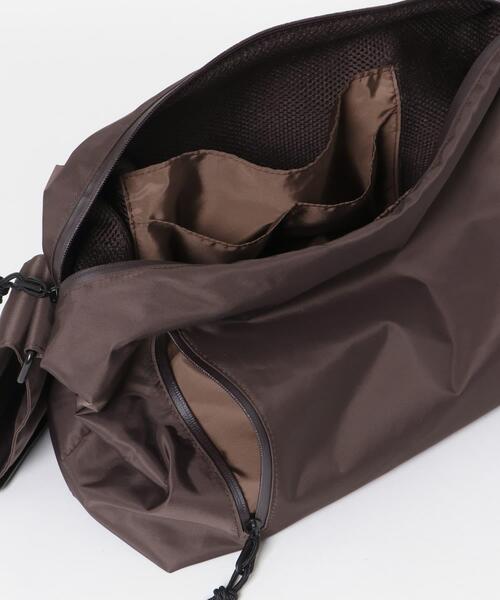 YAKPAK(ヤックパック)の「『別注』YAKPAK×DOORS SHOULDER BAG M(ショルダーバッグ・メンズ・ブラウン/ホワイト/ブラック/チャコールグレー・-)」の17枚目の写真