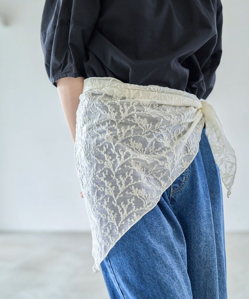 studio CLIP（スタディオクリップ）の「レース三角スカーフ（ストール/ショール・レディース・オフホワイト/ブラウン・FREE）」の5枚目の写真