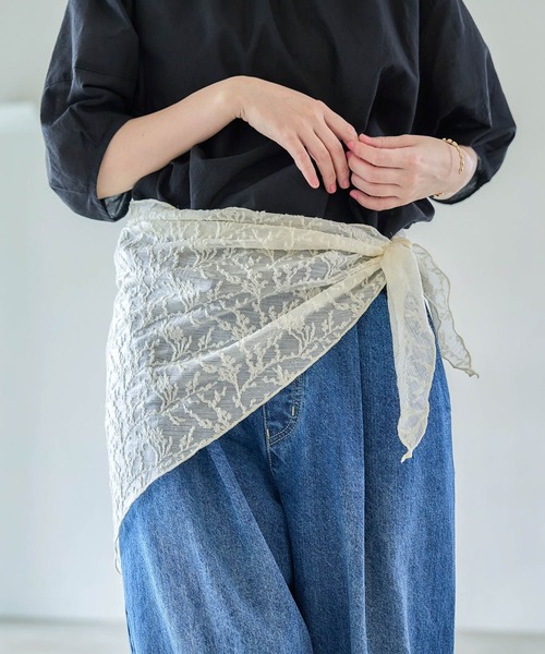 studio CLIP（スタディオクリップ）の「レース三角スカーフ（ストール/ショール・レディース・オフホワイト/ブラウン・FREE）」の6枚目の写真