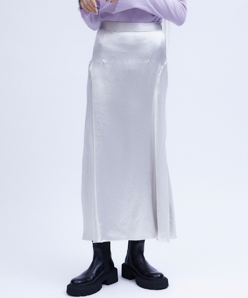 THINGS THAT MATTER（シングス ザット マター）の「BACK SLIT  ACETATE SATIN MAXI SKIRT / バックスリットアセテートサテンマキシスカート（スカート・レディース・ブラック/ライトベージュ/グレー/ラベンダー/ミント/パープル/ブラウン・1/2）」の17枚目の写真