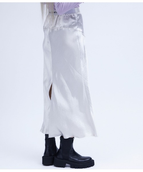THINGS THAT MATTER（シングス ザット マター）の「BACK SLIT  ACETATE SATIN MAXI SKIRT / バックスリットアセテートサテンマキシスカート（スカート・レディース・ブラック/ライトベージュ/グレー/ラベンダー/ミント/パープル/ブラウン・1/2）」の19枚目の写真