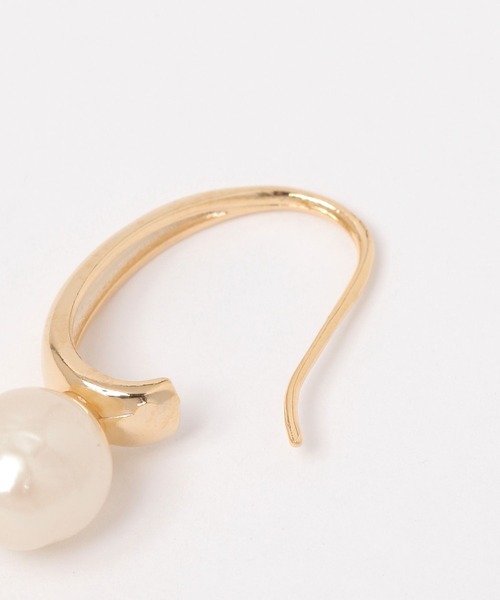studio CLIP（スタディオクリップ）の「【daily CLIP】パール見えフックピアス（ピアス（両耳用）・レディース・その他1・FREE）」の2枚目の写真