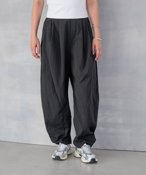 HEREIAM(ヘレイアム)の「【HEREIAM】撥水/通気/防風/静電防止/Breathカーブパンツ(その他パンツ・レディース・ライトブルー/ブラック・MEDIUM/SMALL)」の9枚目の写真