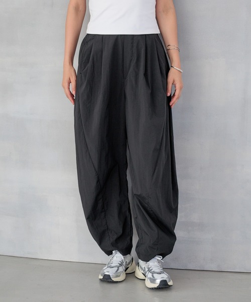 HEREIAM(ヘレイアム)の「【HEREIAM】撥水/通気/防風/静電防止/Breathカーブパンツ(その他パンツ・レディース・ライトブルー/ブラック・MEDIUM/SMALL)」の12枚目の写真