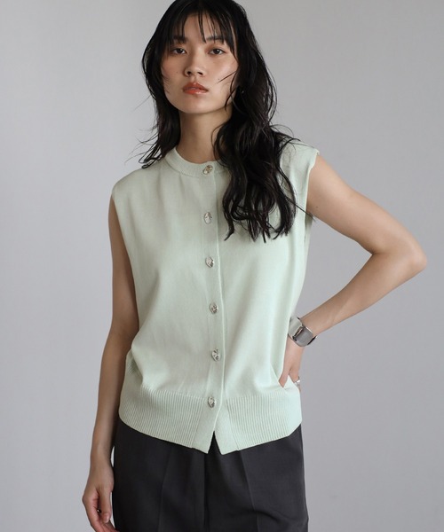 ENC(エンク)の「【動画あり】nuance button summer knit vest / 変形釦サマーニットベスト(ベスト・レディース・ミント/ライトイエロー/ライトブラック/アイボリー・FREE)」の3枚目の写真